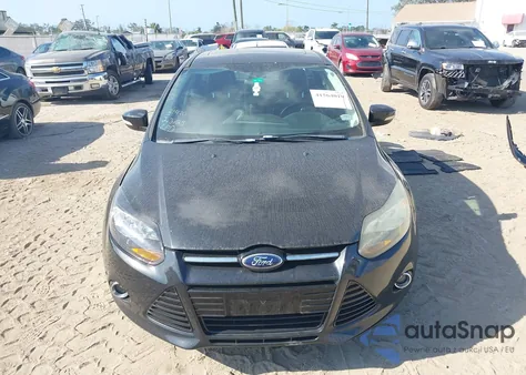 2013 Ford Focus Titanium z USA, uszkodzony, nr VIN 1FADP3J23DL233377